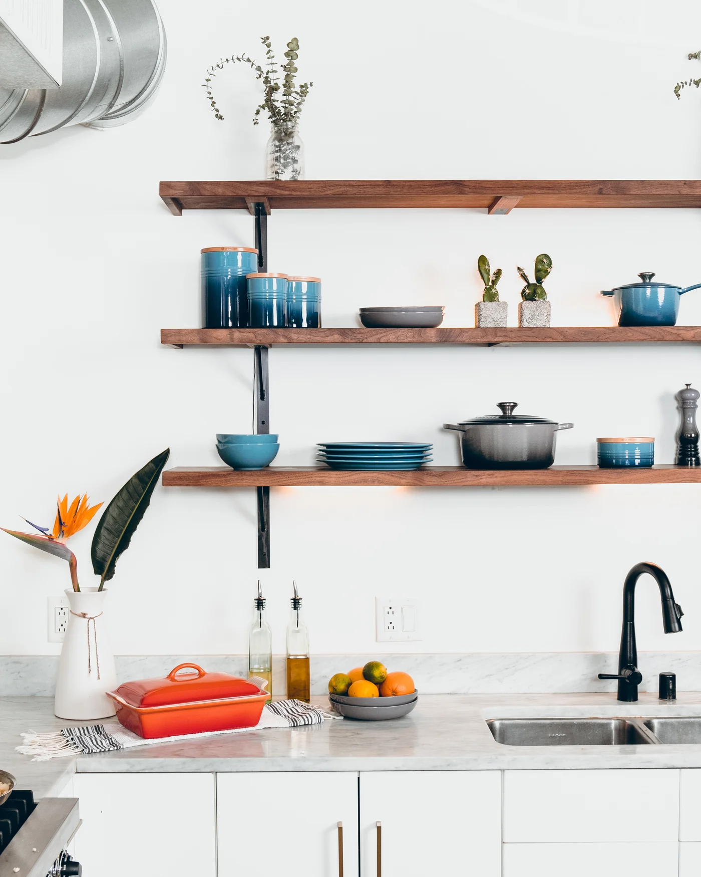 The Benefits of Seeking Expert Advice Before Mounting on Your Interior Wall