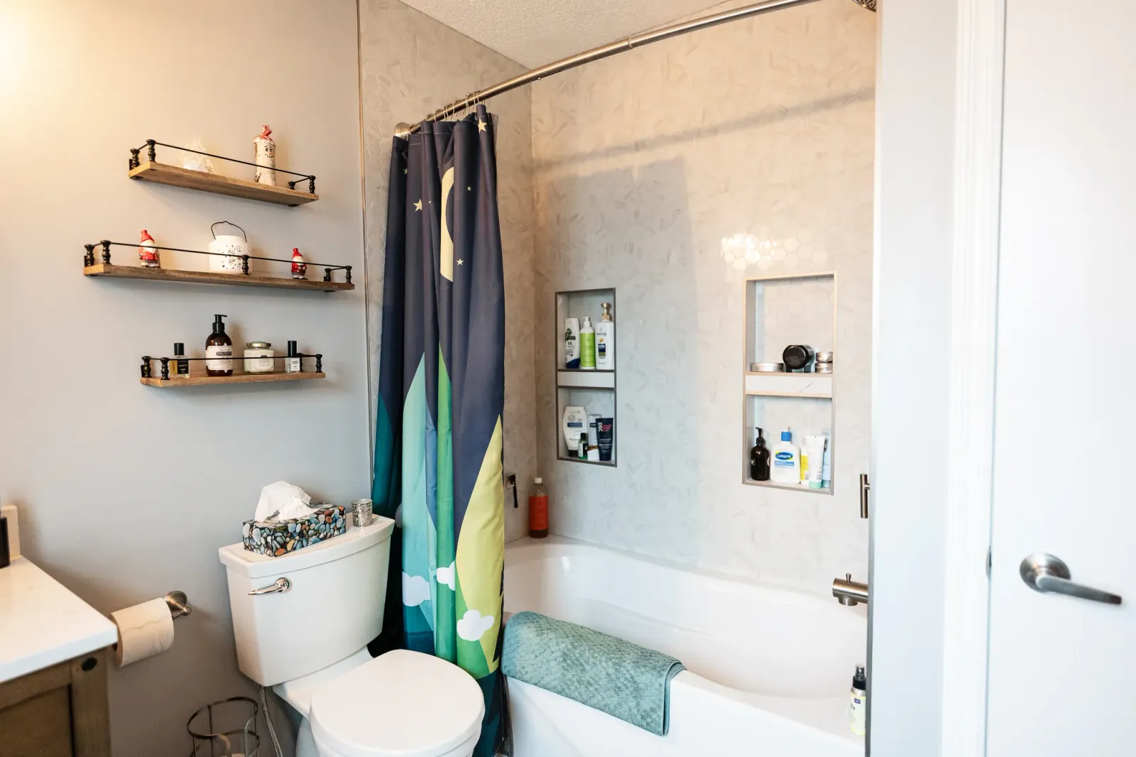 Cozy soaker bath tub in a Calgary bathroom renovation