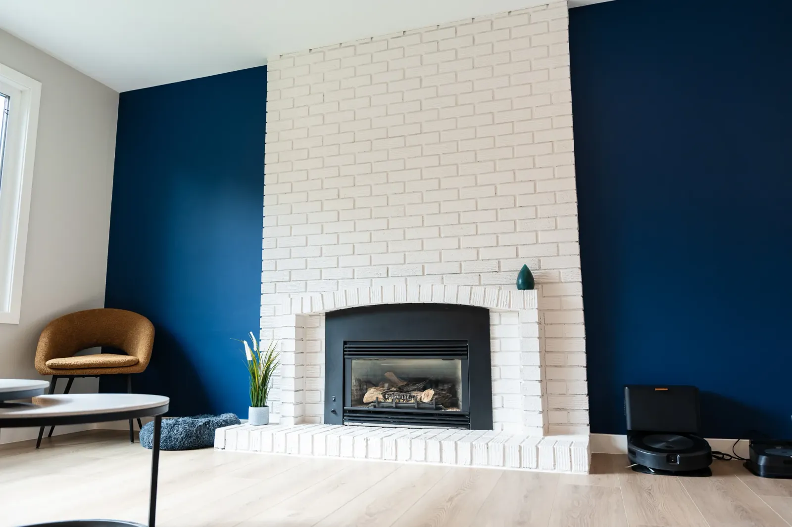 Living room details — Lynnover Way Main Floor Renovation