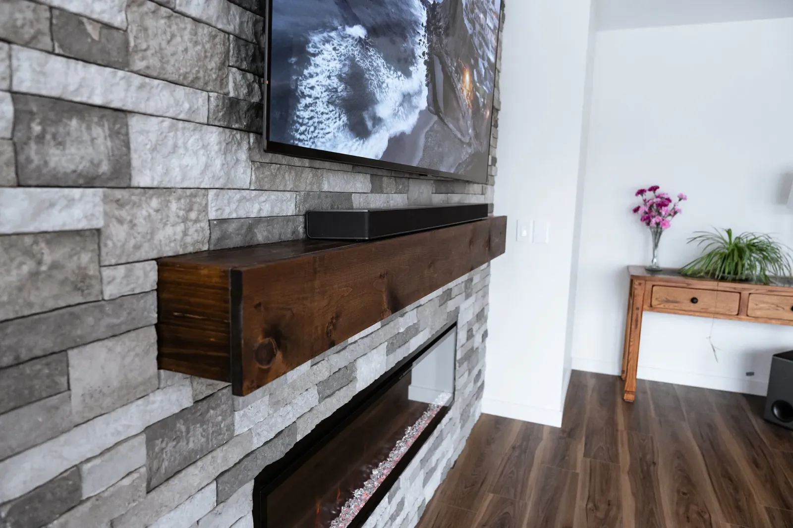 Living room details — McKenzie Lake Bay Complete Home Renovation